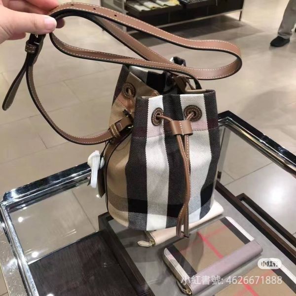 日本 BURBERRY 經典格紋水桶包 日本 BURBERRY 經典格紋水桶包