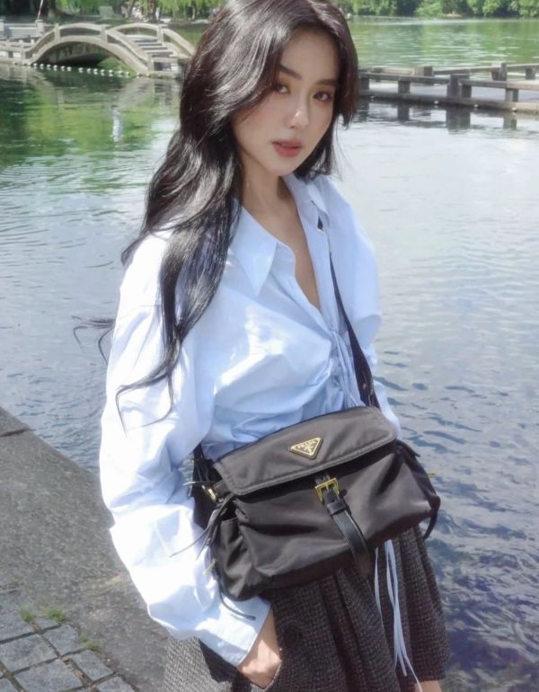 日本PRADA 普拉達 新款郵差黑色包 日本PRADA 普拉達 新款郵差黑色包