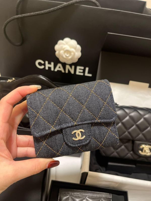 CHANEL 香奈兒牛仔布三折短夾(售價已折) CHANEL 香奈兒牛仔布三折短夾