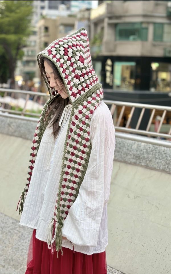 isk-034，有帽子的花樣圍巾，10顆線材！材料包+教學影片 