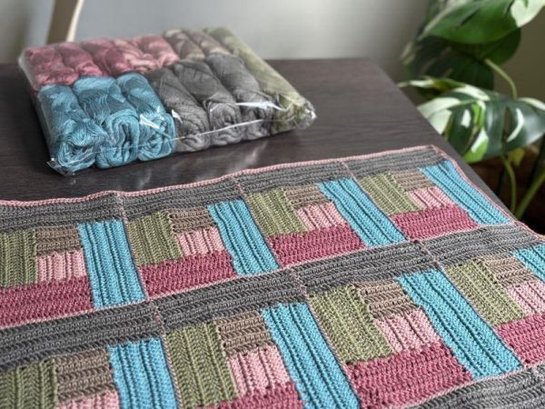 親膚柔色美麗諾羊毛混紡線，柔色日和鉤織毯 - 單顆販售賣場 