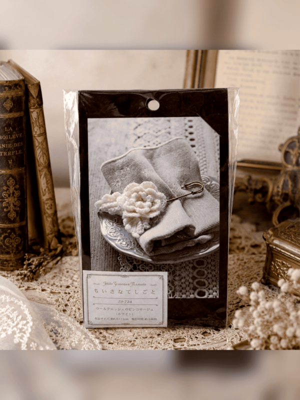【絕版珍藏】日本可樂牌 Clover - 法式古典玫瑰胸針（白色）｜材料包+工具+教學影片 可樂牌, Clover, 毛線森林, 絕版材料包, 絕版珍藏, 法式古典玫瑰胸針