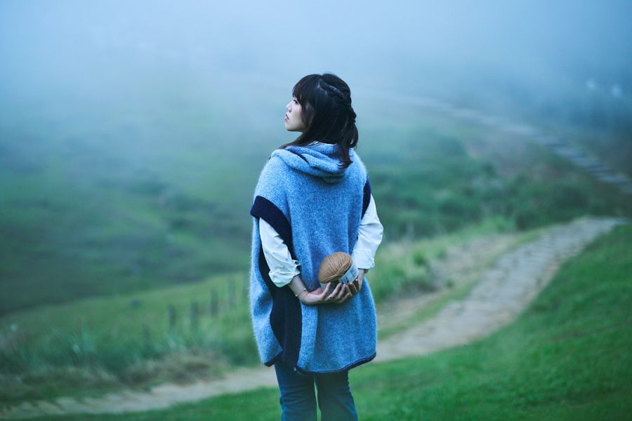 isk-036 山嵐霧語｜棒針連帽斗篷式背心 baby alpaca,poncho,vest,連帽,斗篷,背心,毛衣,羊駝,毛線,棒針,保暖,時尚,穿搭,北歐,民族風