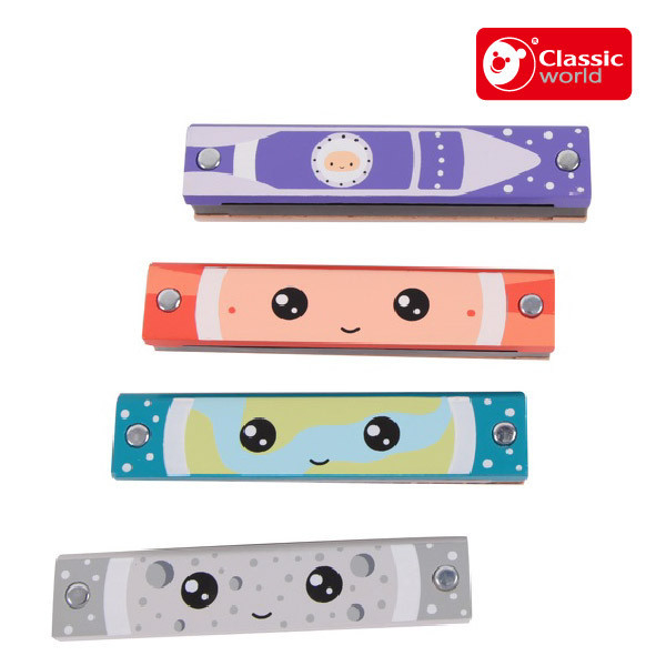 【每筆訂單限贈１個】兒童木質卡通口琴1個(隨機色) classic world,德國木玩具,德國,客來喜,德國客來喜,德國classicworld,classicworld,classicworld台灣代理,德國設計,玩具,木玩,經典木玩,木製玩具,木質玩具,寶寶玩具,兒童玩具,發育玩具,樂器玩具,音樂玩具,音樂遊戲,音樂啟蒙,兒童樂器,兒童音樂,口琴,口琴玩具,兒童口琴,木製口琴,口琴木玩