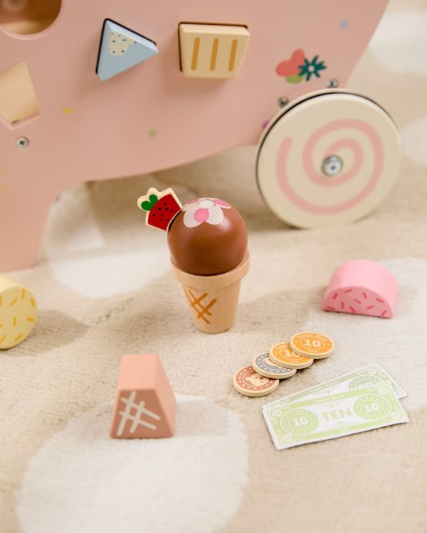 繽紛冰淇淋攤車組 Ice Cream Cart｜孩子最愛扮家家酒．適合3歲以上【德國Classic World客來喜經典木玩】 Classic world,德國木玩具,客來喜,德國客來喜,德國classicworld,classicworld,classicworld台灣代理,classicworld獨家代理,德國設計玩具,玩具,木玩,經典木玩,木製玩具,木質玩具,兒童玩具,寶寶玩具,益智,益智玩具,安全玩具,無甲醛,零甲醛,無毒,環保漆,手眼協調,視覺發展玩具,智能發展玩具,視覺專注,隨身玩具,收納玩具,角色扮演玩具,家