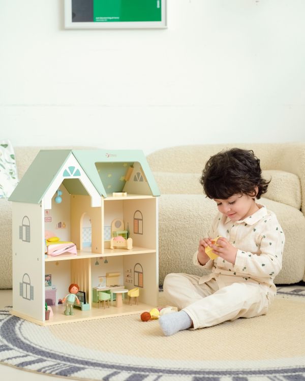 木製娃娃屋｜童趣溫馨娃娃屋 Cozy Cottage｜扮家家酒．適合3歲以上【德國Classic world客來喜經典木玩】孩子的第一個娃娃屋 Classic world,德國木玩具,客來喜,德國客來喜,德國classicworld,classicworld,classicworld台灣代理,classicworld獨家代理,德國設計玩具,玩具,木玩,經典木玩,木製玩具,木質玩具,兒童玩具,寶寶玩具,益智,益智玩具,安全玩具,無甲醛,零甲醛,無毒,環保漆,手眼協調,視覺發展玩具,智能發展玩具,視覺專注,隨身玩具,收納玩具,角色扮演玩具,家