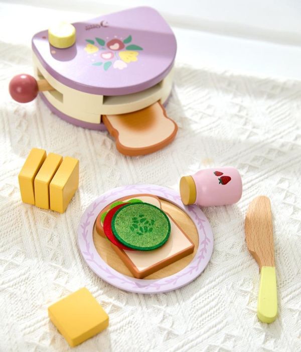 晨曦紫花園．經典木製烤麵包機 Grace Toaster｜廚房扮家家酒．適合3歲以上【德國Classic World客來喜經典木玩】經典下午茶系列 classic world,德國木玩具,德國,客來喜,德國客來喜,德國classicworld,classicworld,classicworld台灣代理,classicworld獨家代理,德國設計玩具,玩具,木玩,經典木玩,木製玩具,木質玩具,兒童玩具,寶寶玩具,益智,益智玩具,安全玩具,無甲醛,零甲醛,無毒,環保漆,手眼協調,視覺發展玩具,智能發展玩具,視覺專注,隨身攜帶玩具,好收納玩具,角色