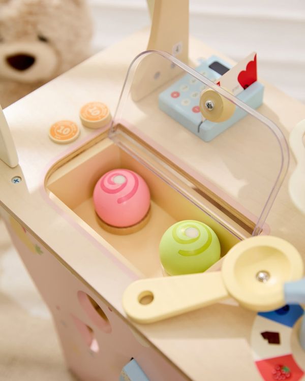 繽紛冰淇淋攤車組 Ice Cream Cart｜孩子最愛扮家家酒．適合3歲以上【德國Classic World客來喜經典木玩】 Classic world,德國木玩具,客來喜,德國客來喜,德國classicworld,classicworld,classicworld台灣代理,classicworld獨家代理,德國設計玩具,玩具,木玩,經典木玩,木製玩具,木質玩具,兒童玩具,寶寶玩具,益智,益智玩具,安全玩具,無甲醛,零甲醛,無毒,環保漆,手眼協調,視覺發展玩具,智能發展玩具,視覺專注,隨身玩具,收納玩具,角色扮演玩具,家