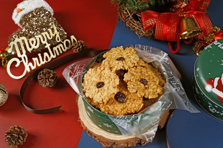 【聖誕限定】ㄛ店耶誕鹿比烤餅鐵盒．原味鹿比/可可鹿比 (超好吃!!!一定要給自己留一盒!!!) 聖誕禮盒, 聖誕限定, 鹿比烤餅, 耶誕限定, 聖誕交換禮物, 聖誕餅乾, 手工餅乾, 燕麥餅乾, 健康餅乾, 聖誕送禮, 聖誕鐵盒, 原味鹿比, 可可鹿比, 聖誕派對點心