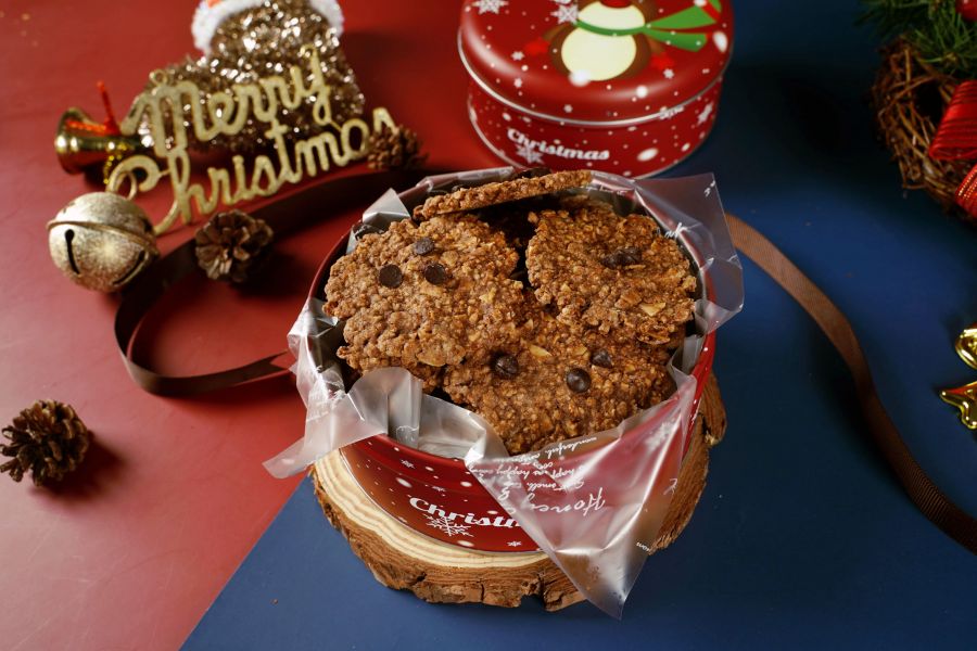 【聖誕限定】ㄛ店耶誕鹿比烤餅鐵盒．原味鹿比/可可鹿比 (超好吃!!!一定要給自己留一盒!!!) 聖誕禮盒, 聖誕限定, 鹿比烤餅, 耶誕限定, 聖誕交換禮物, 聖誕餅乾, 手工餅乾, 燕麥餅乾, 健康餅乾, 聖誕送禮, 聖誕鐵盒, 原味鹿比, 可可鹿比, 聖誕派對點心