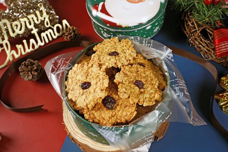 【聖誕限定】ㄛ店耶誕鹿比烤餅鐵盒．原味鹿比/可可鹿比 (超好吃!!!一定要給自己留一盒!!!) 聖誕禮盒, 聖誕限定, 鹿比烤餅, 耶誕限定, 聖誕交換禮物, 聖誕餅乾, 手工餅乾, 燕麥餅乾, 健康餅乾, 聖誕送禮, 聖誕鐵盒, 原味鹿比, 可可鹿比, 聖誕派對點心