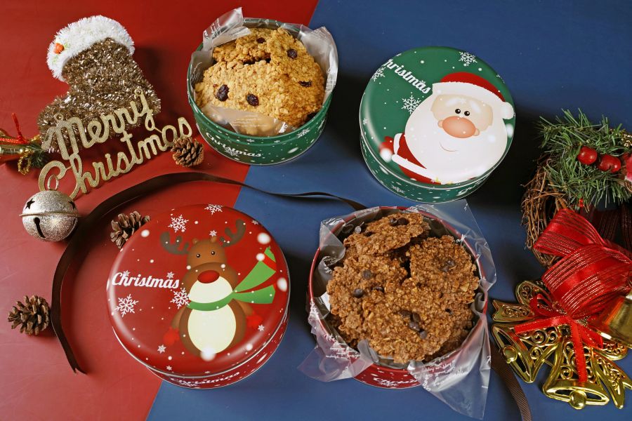 【聖誕限定】ㄛ店耶誕鹿比烤餅鐵盒．原味鹿比/可可鹿比 (超好吃!!!一定要給自己留一盒!!!) 聖誕禮盒, 聖誕限定, 鹿比烤餅, 耶誕限定, 聖誕交換禮物, 聖誕餅乾, 手工餅乾, 燕麥餅乾, 健康餅乾, 聖誕送禮, 聖誕鐵盒, 原味鹿比, 可可鹿比, 聖誕派對點心