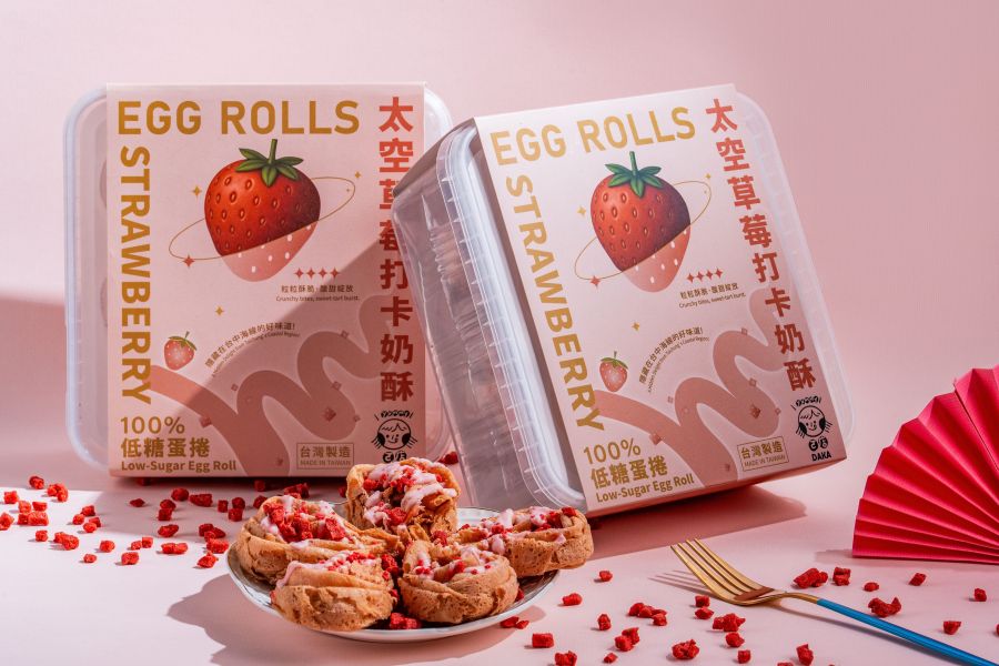 𝑵𝑬𝑾！太空草莓打卡奶酥．10入盒裝．200g 太空草莓打卡奶酥, 草莓甜點推薦, 低糖甜點, 中秋禮盒甜點, 少女心甜點, 草莓控必買, 打卡甜點, 聚會小點心, 草莓蛋捲, 草莓奶酥, 下午茶甜點, 節慶送禮甜點, 台灣手工甜點