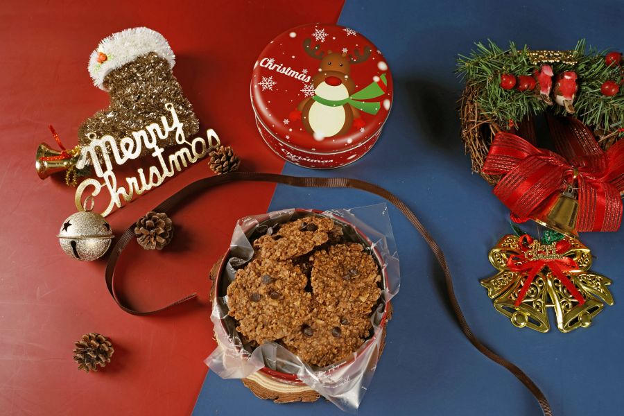 【聖誕限定】ㄛ店耶誕鹿比烤餅鐵盒．原味鹿比/可可鹿比 (超好吃!!!一定要給自己留一盒!!!) 聖誕禮盒, 聖誕限定, 鹿比烤餅, 耶誕限定, 聖誕交換禮物, 聖誕餅乾, 手工餅乾, 燕麥餅乾, 健康餅乾, 聖誕送禮, 聖誕鐵盒, 原味鹿比, 可可鹿比, 聖誕派對點心