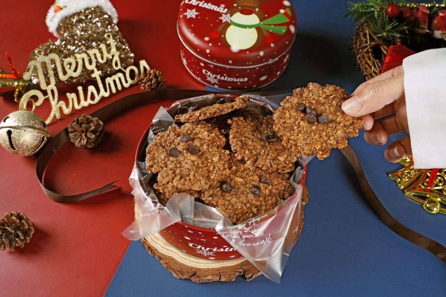 【聖誕限定】ㄛ店耶誕鹿比烤餅鐵盒．原味鹿比/可可鹿比 (超好吃!!!一定要給自己留一盒!!!) 聖誕禮盒, 聖誕限定, 鹿比烤餅, 耶誕限定, 聖誕交換禮物, 聖誕餅乾, 手工餅乾, 燕麥餅乾, 健康餅乾, 聖誕送禮, 聖誕鐵盒, 原味鹿比, 可可鹿比, 聖誕派對點心
