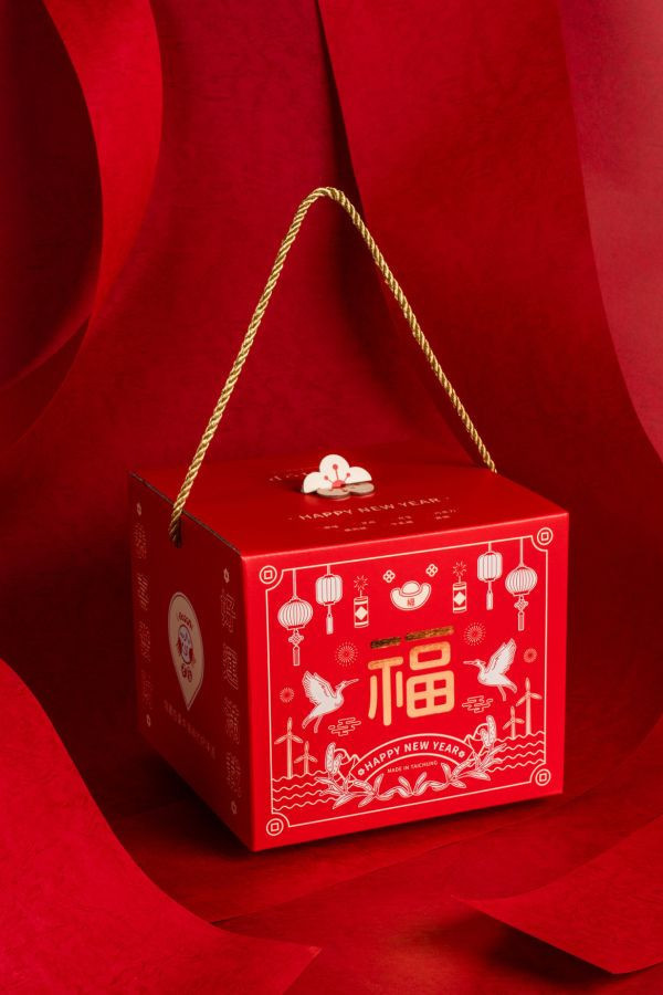 2026年經典款新年禮盒－財神報喜 2026過年禮盒, 新年禮盒推薦, 台中伴手禮, 台中十大伴手禮, 2026送禮首選, 手工蛋捲推薦, 減糖蛋捲, 打卡奶酥, 公司送禮推薦, 長輩送禮, 福迎春禮, 財神報喜, 走春伴手禮, 企業送禮