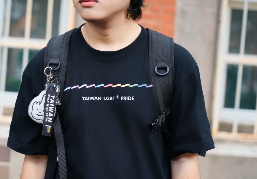 【T-Shirt】彩旗飄飄 復刻黑款 