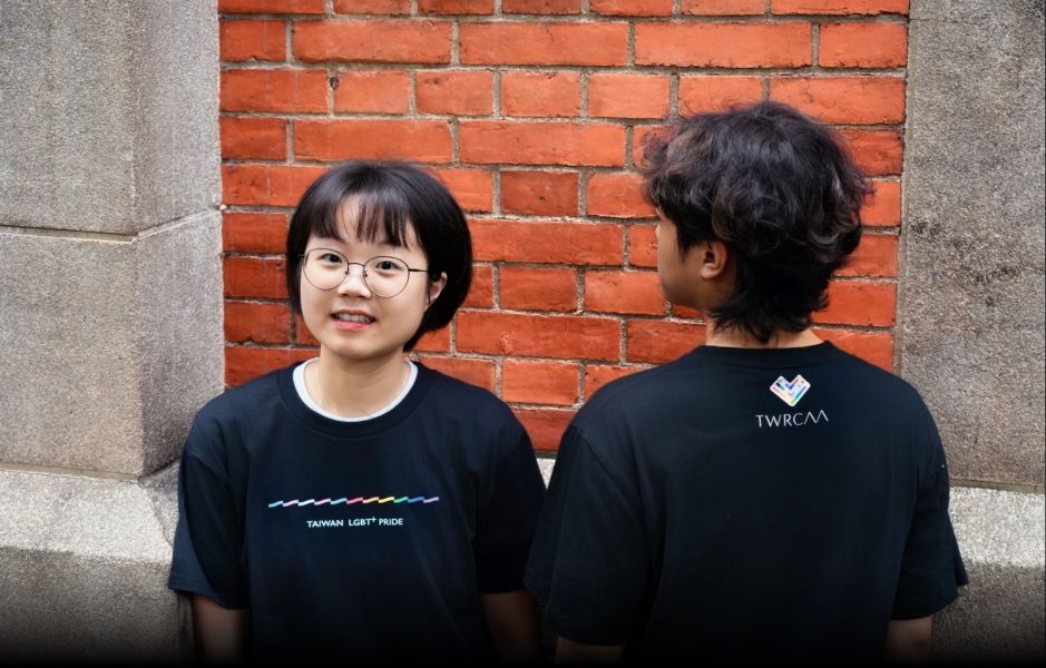 【T-Shirt】彩旗飄飄 復刻黑款 