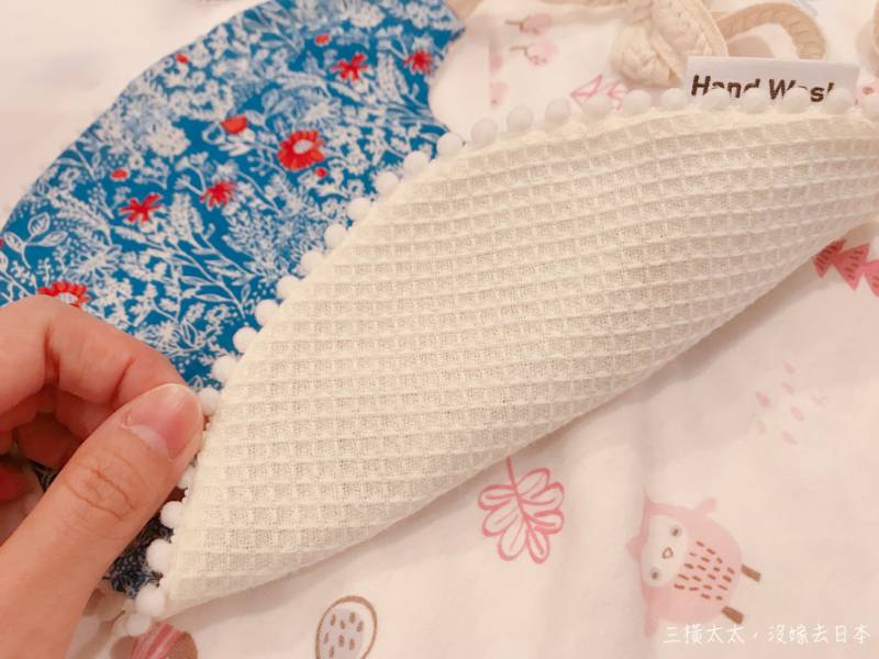 三橫太太推薦【藍色花園系列】造型圍兜 彌月禮盒,樂霏菲手作嬰幼兒精品,lafifibaby,圍兜