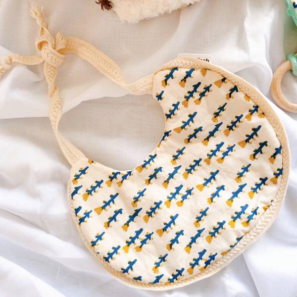 【彌月禮盒】玫瑰聖誕節 玫瑰絨,寶寶毯,豆豆毯,圍兜,安撫巾,固齒器,樂霏菲手作嬰幼兒精品,lafifibaby,圍兜