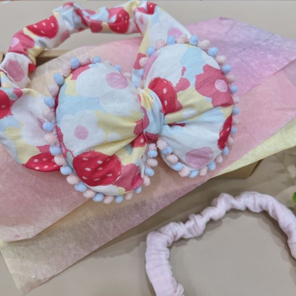 【圍兜髮帶組】甜莓愛心 可選禮盒包裝代寫卡片 彌月禮盒,新生兒禮物首選,寶寶髮帶,寶寶圍兜