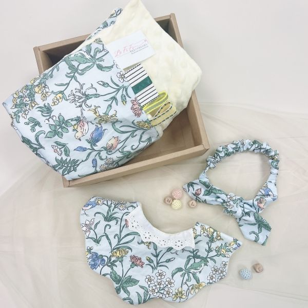 Bluesy Floral Baby Full-Month Shower Gift Box Baby Bib,  Babies’ hairband Set