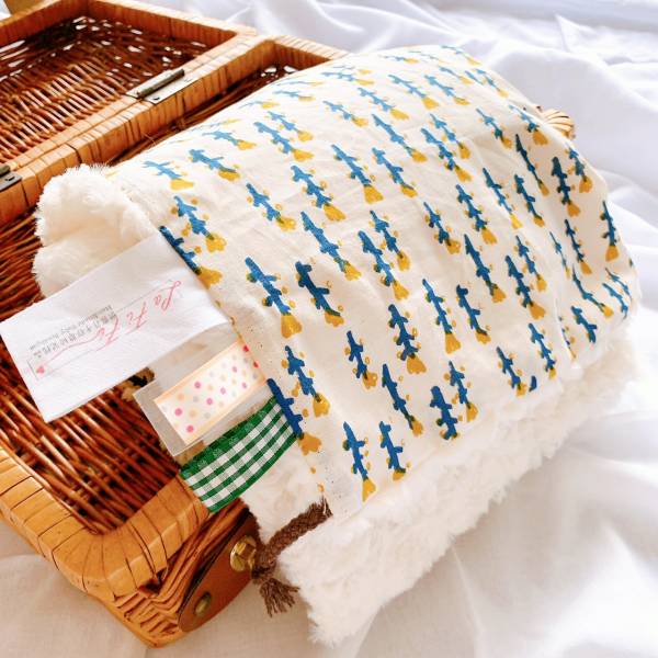 【彌月禮盒】玫瑰聖誕節 玫瑰絨,寶寶毯,豆豆毯,圍兜,安撫巾,固齒器,樂霏菲手作嬰幼兒精品,lafifibaby,圍兜