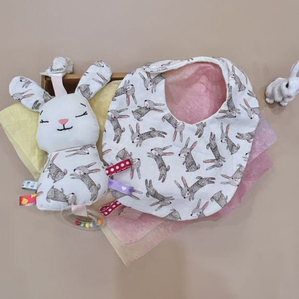 Bunny playground Baby Full-Month Shower Gift Box Baby Bib Baby Rattle Handbell Baby Full-Month Shower Gift Box