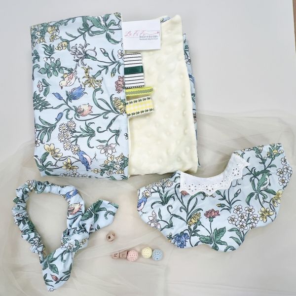 Bluesy Floral Baby Full-Month Shower Gift Box Baby Bib,  Babies’ hairband Set