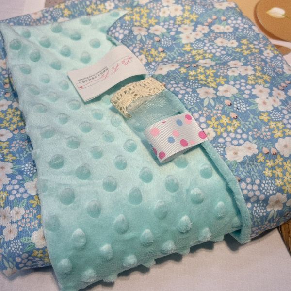 【彌月禮盒組】花漾童心 禮盒包裝代寫卡片 彌月禮盒,新生兒禮物首選,寶寶髮帶,寶寶圍兜,荳荳毯