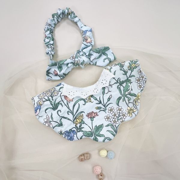 Bluesy Floral Baby Full-Month Shower Gift Box Baby Bib,  Babies’ hairband Set