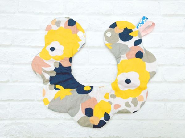 【造型圍兜】轉轉花兒系列 彌月禮盒,樂霏菲手作嬰幼兒精品,lafifibaby,圍兜