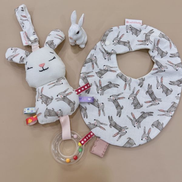 Bunny playground Baby Full-Month Shower Gift Box Baby Bib Baby Rattle Handbell Baby Full-Month Shower Gift Box