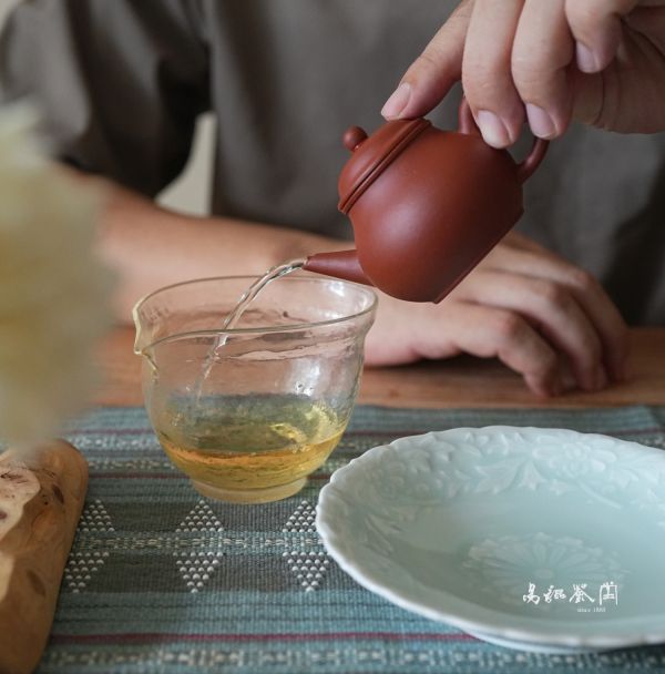 早期一廠內釉外朱八角杯 茶具,茶文化,茶藝,茶道,茶日子,生活,美學,茶,易錕茶堂,易錕,道具,好茶,瀝水,京都,古,古代,茶席