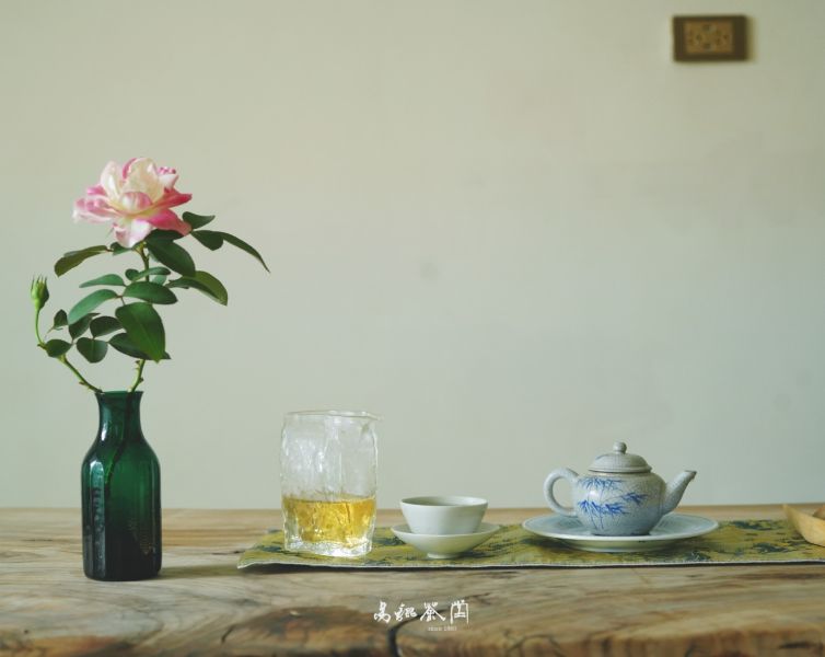 夜語烏龍 茶葉,烏龍茶,茶園,茶,易錕茶堂,花香,夜來香,炭焙,柔,高山,自然農法,有機