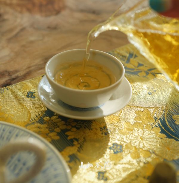 夜語烏龍 茶葉,烏龍茶,茶園,茶,易錕茶堂,花香,夜來香,炭焙,柔,高山,自然農法,有機
