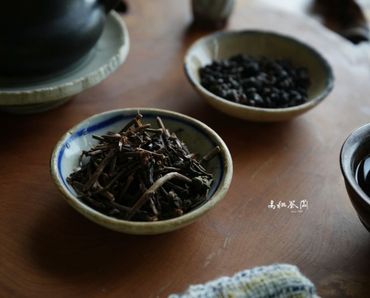 (堂主藏品）民國80年甕藏沉香味比賽老茶枝  茶葉,桂花,茶園,武夷,茶,易錕茶堂,台灣茶,高山茶,烏龍,老茶,保健,沒食子酸,安神,拼配