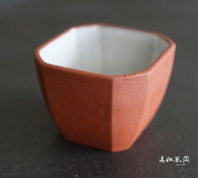 早期一廠內釉外朱八角杯 茶具,茶文化,茶藝,茶道,茶日子,生活,美學,茶,易錕茶堂,易錕,道具,好茶,瀝水,京都,古,古代,茶席