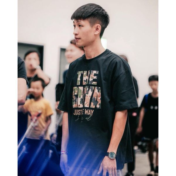 SUYA CAMO PLAYER TEE 