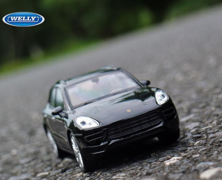 1:36 Welly 威利 保時捷 MACAN J01 