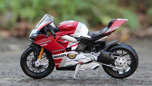 杜卡迪 Panigale V4 S 1/18 尺寸 