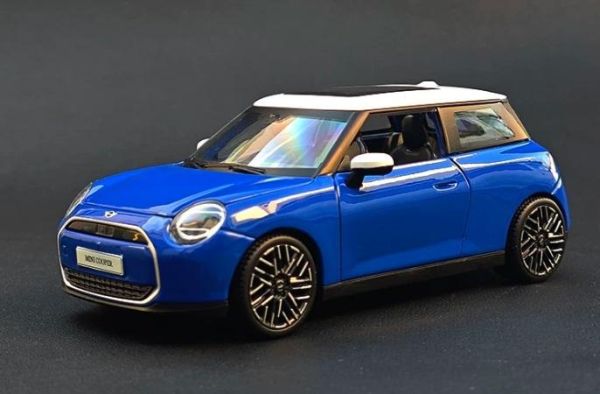 1:24  MINI Cooper SE 迷你 1/24 合金車 