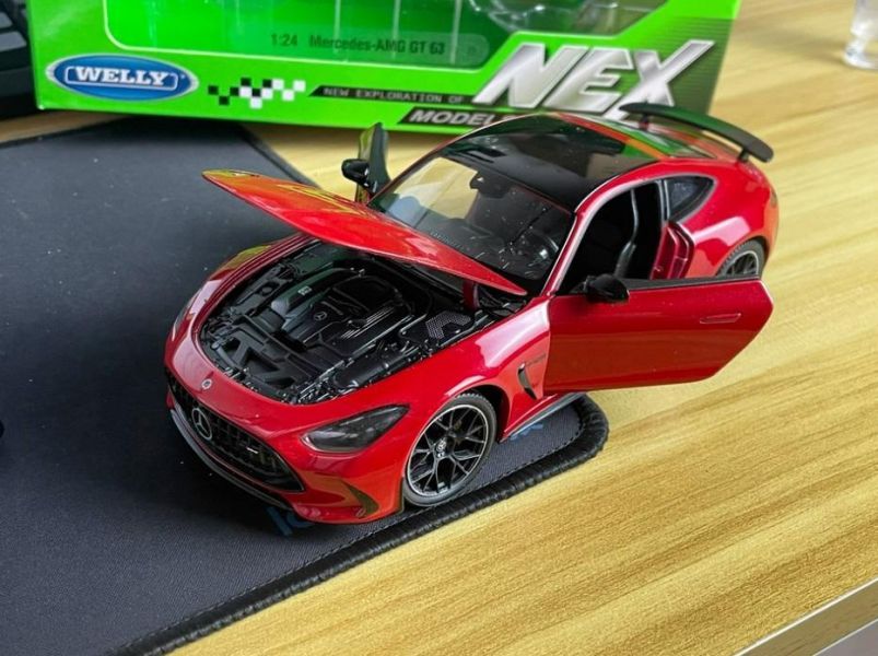1:24 賓士 GT63 合金車 1/24 