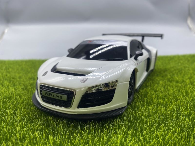 Audi R8 賽道版 1/24 遙控車 