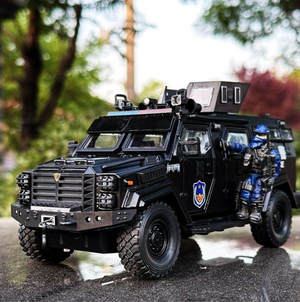 1/24 劍齒虎 警車 武裝車  合金車 