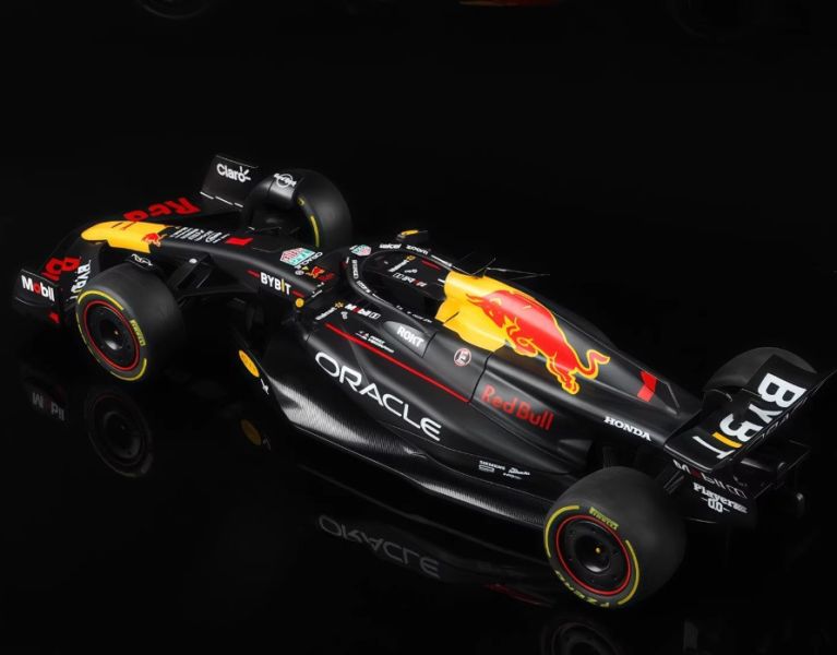 1/18 F1 紅牛 RB19 授權合金車 1:18 