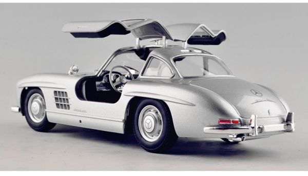 BENZ 300SL 1/24 合金車 