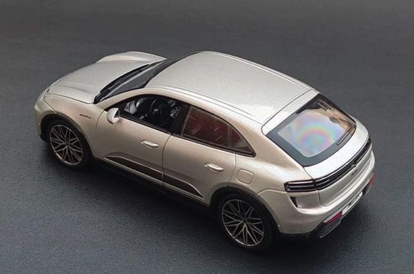 1/24 比美高 保時捷 MACAN Electric 休旅車 跑車 合金車 1:24 