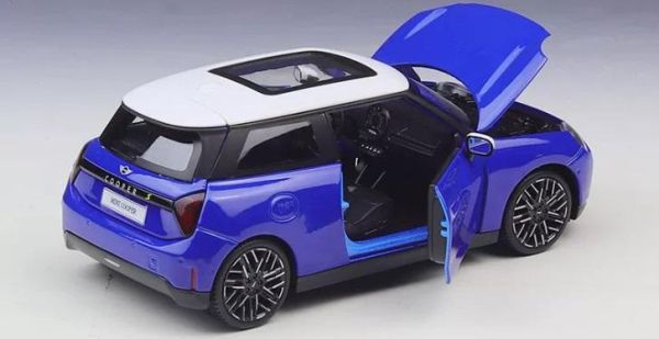 1:24  MINI Cooper SE 迷你 1/24 合金車 