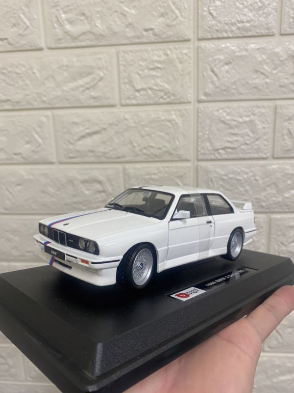 1/24 Bburago BMW E30 M3 